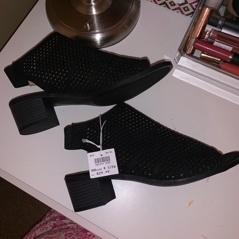 8.5W American Eagle Heeled Sandals